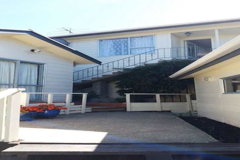 Photo of property in 11 Babington Place, Torbay, Auckland, 0630