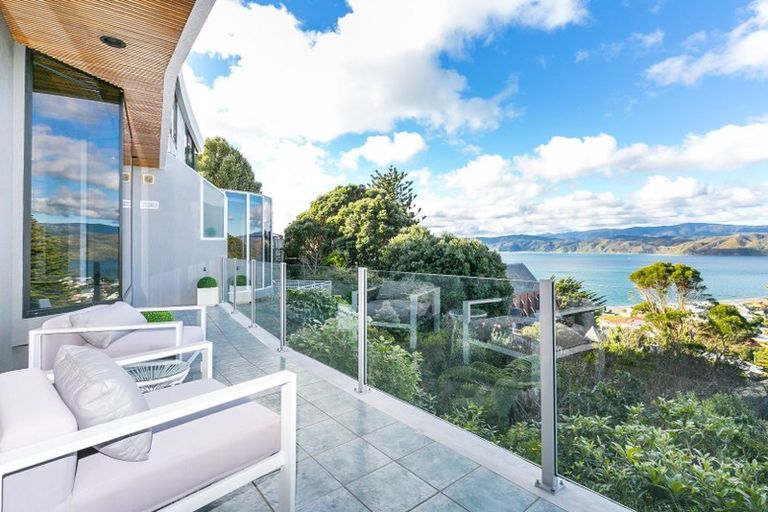 Photo of property in 32 Seatoun Heights Road, Seatoun, Wellington, 6022
