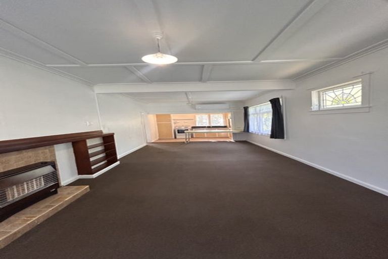 Photo of property in 2 Cambridge Street, Gonville, Whanganui, 4501