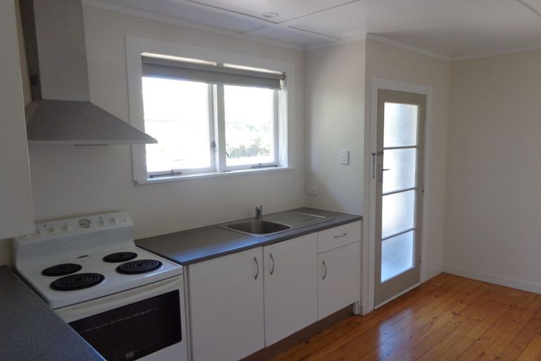 Photo of property in 2/42 Lincoln Road, Henderson, Auckland, 0610
