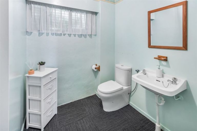 Photo of property in 97 Stewart Drive, Newlands, Wellington, 6037