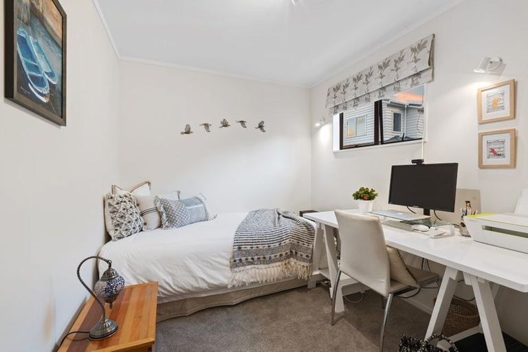 Photo of property in 2/946 Beach Road, Waiake, Auckland, 0630