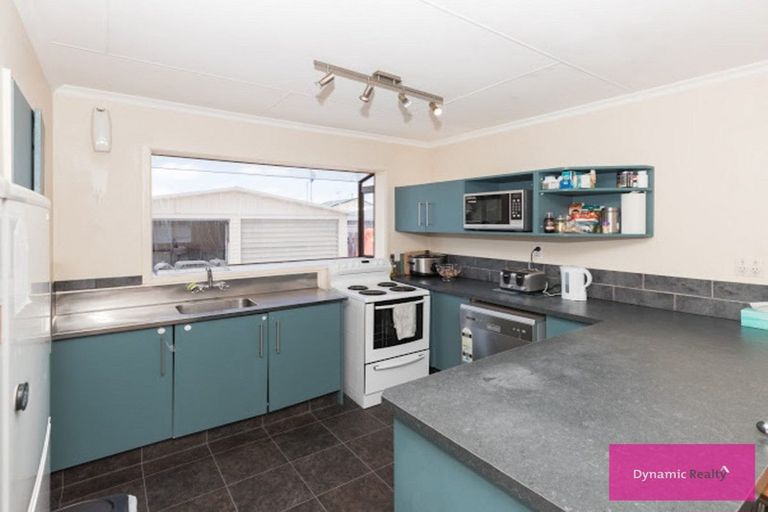 Photo of property in 11 Colonial Place, Kelvin Grove, Palmerston North, 4414