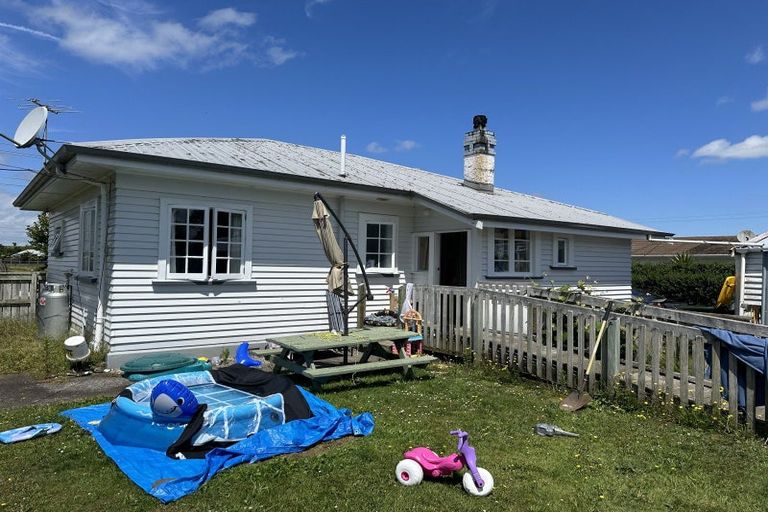 Photo of property in 63 Collingwood Street, Eltham, 4322