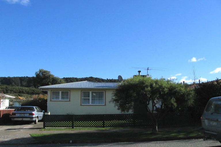 Photo of property in 15 Momona Street, Wainuiomata, Lower Hutt, 5014