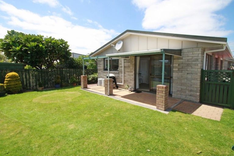 Photo of property in 13a Karamu Street, Strandon, New Plymouth, 4312