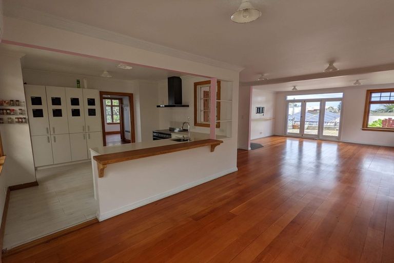 Photo of property in 5 Golf Road, Paraparaumu Beach, Paraparaumu, 5032