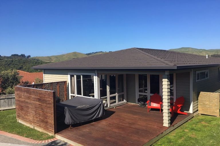 Photo of property in 4 Kaweka Close, Aotea, Porirua, 5024