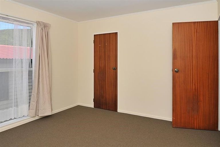 Photo of property in 214 Mitchell Street, Brooklyn, Wellington, 6021