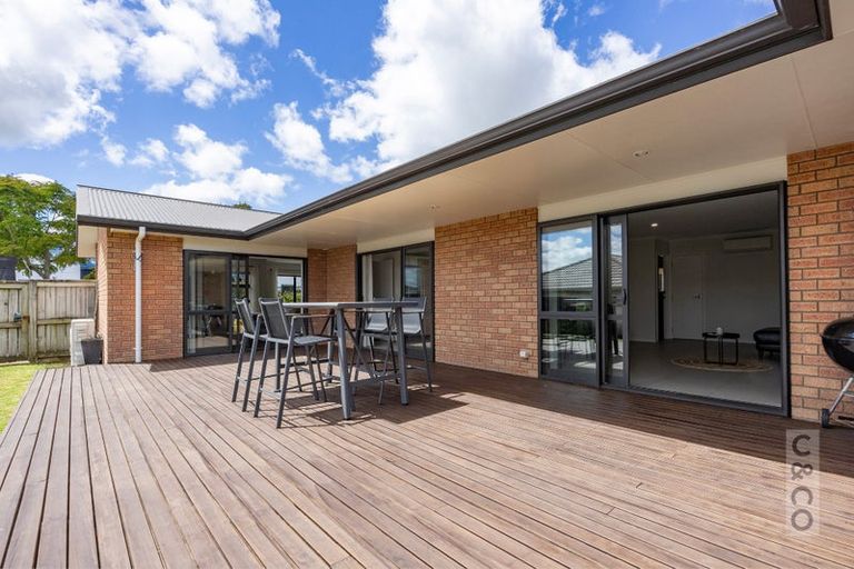 Photo of property in 42 Gilbransen Road, Kumeu, 0810