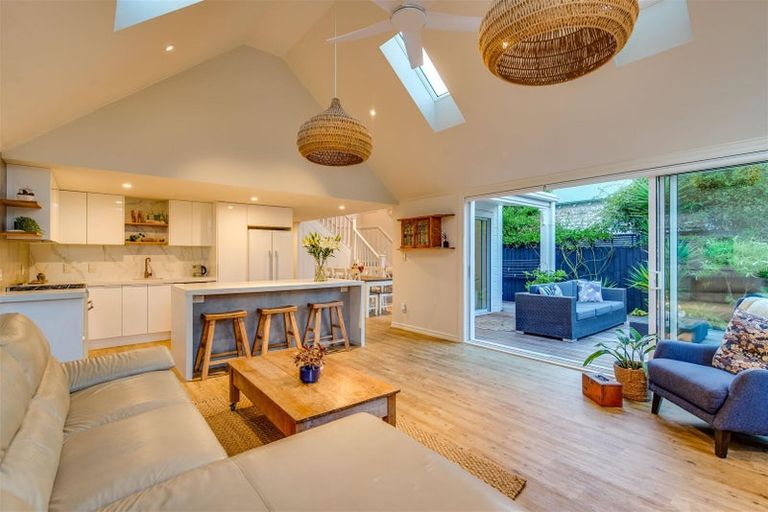 Photo of property in 43 Dryden Street, Sumner, Christchurch, 8081