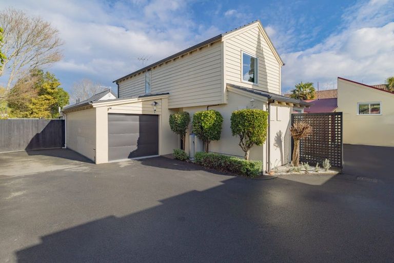 Photo of property in 11 Leinster Road, Merivale, Christchurch, 8014
