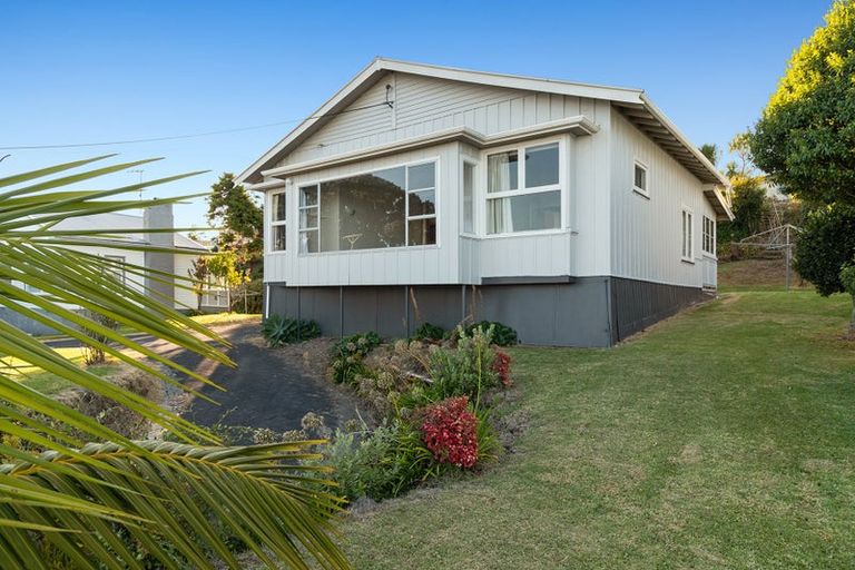 Photo of property in 25 Bayview Road, Browns Bay, Auckland, 0630