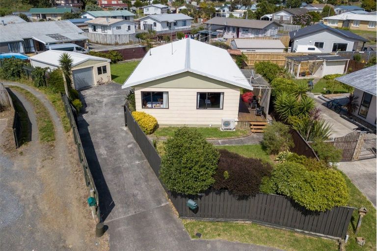 Photo of property in 11 Simcox Street, Otaki Beach, Otaki, 5512