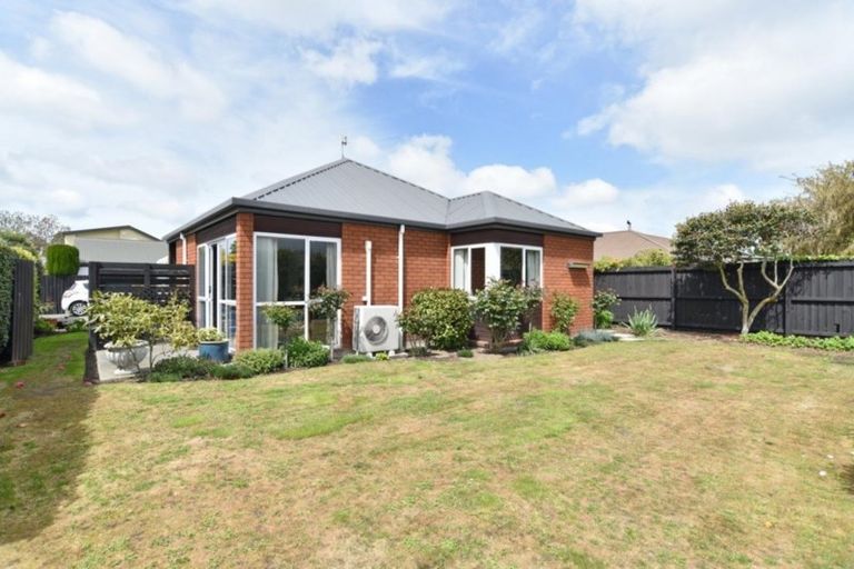 Photo of property in 1/9 Phoenix Lane, Northcote, Christchurch, 8052