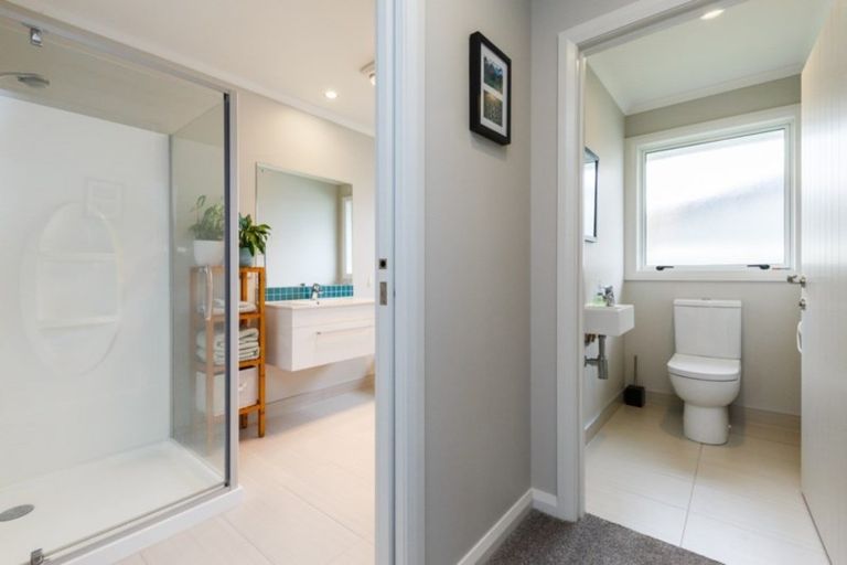 Photo of property in 11 Saint Heliers Grove, Fitzherbert, Palmerston North, 4410