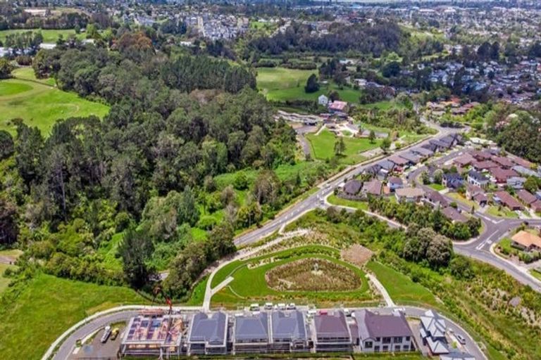 Photo of property in 15 William Calvert Drive, Swanson, Auckland, 0614