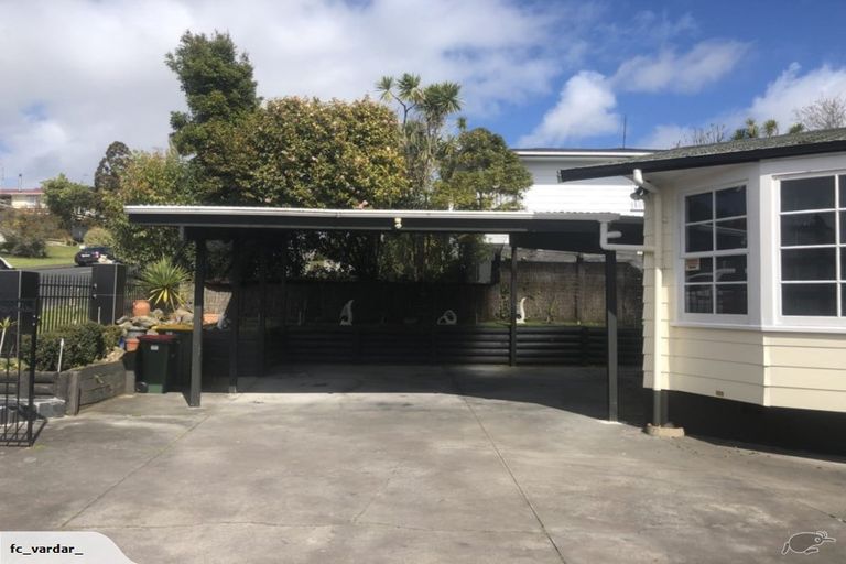 Photo of property in 17 Hewlett Road, Massey, Auckland, 0614