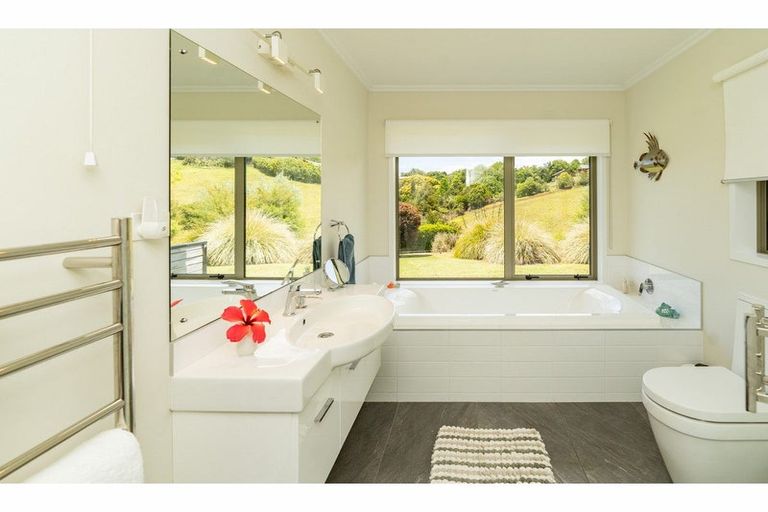 Photo of property in 20 Access Heights, Kerikeri, 0230