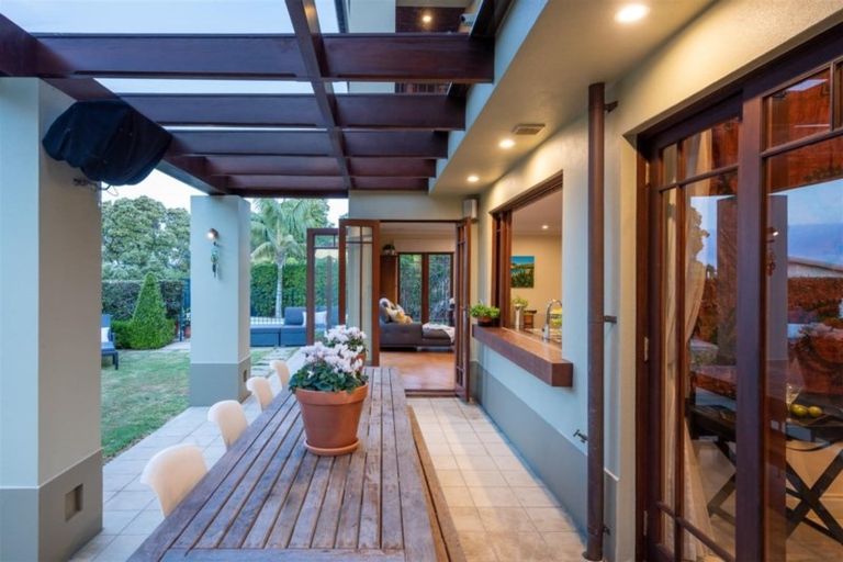 Photo of property in 15 Ocean View Road, Milford, Auckland, 0620