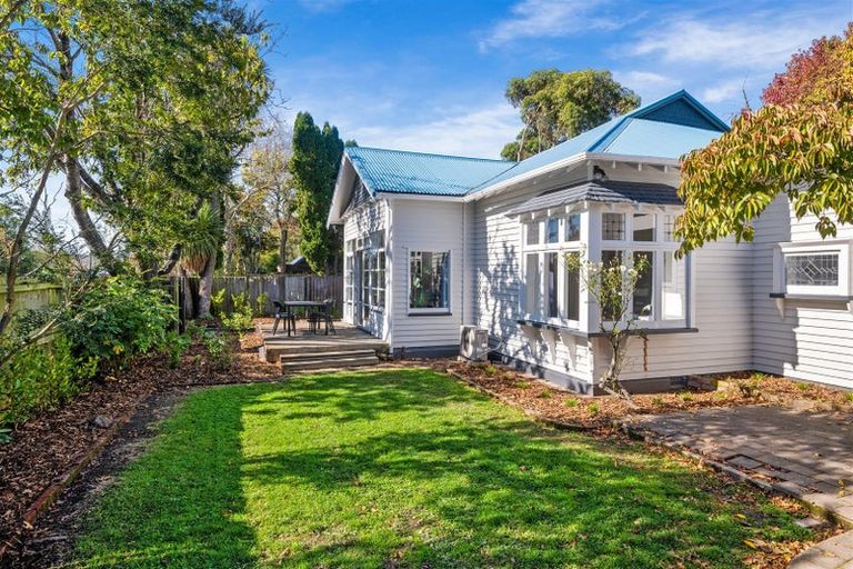 Photo of property in 28 Straven Road, Riccarton, Christchurch, 8011