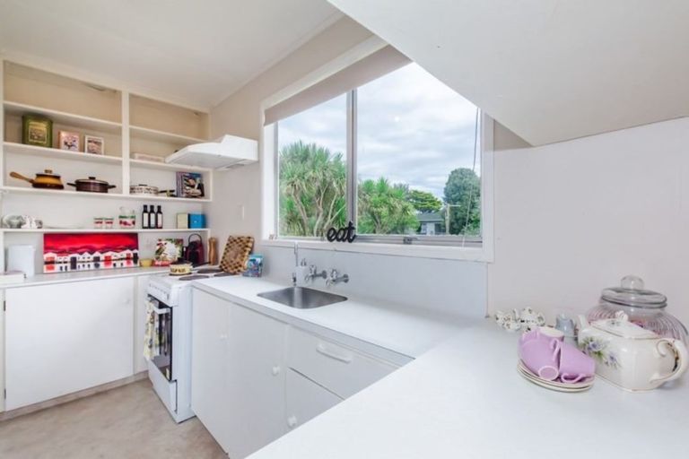 Photo of property in 10 Konini Crescent, Waikanae Beach, Waikanae, 5036