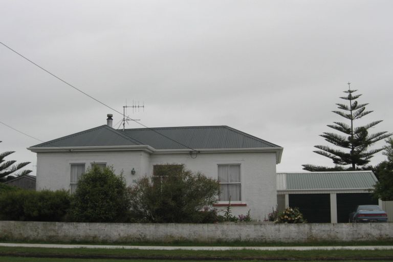 Photo of property in 16 Sydney Place, Whanganui, 4500