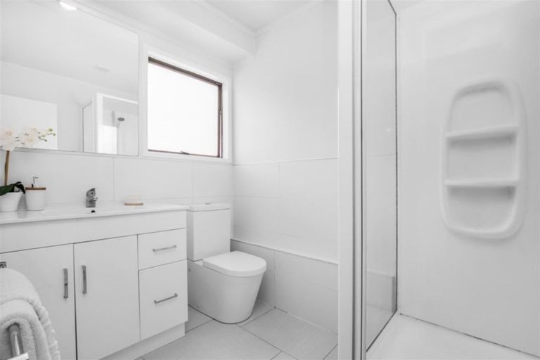 Photo of property in 2/327 Bucklands Beach Road, Bucklands Beach, Auckland, 2012