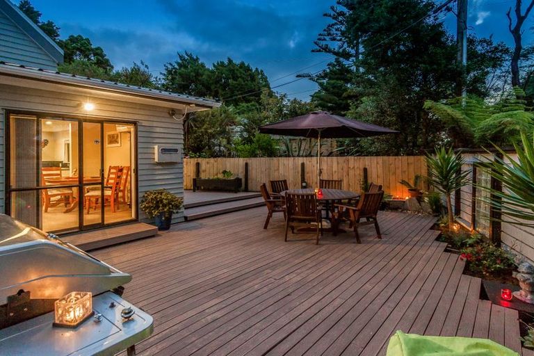 Photo of property in 6 Karen Road, Laingholm, Auckland, 0604