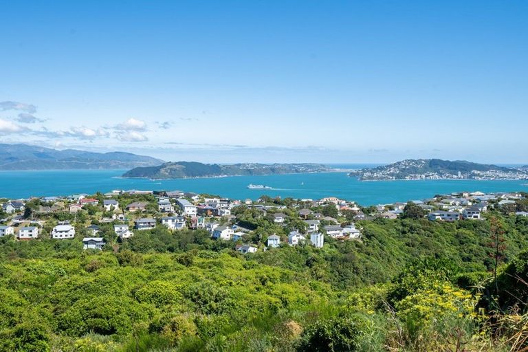 Photo of property in 42 Gurkha Crescent, Khandallah, Wellington, 6035