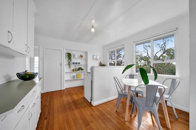 Photo of property in 184 Seaview Road, Westown, New Plymouth, 4310