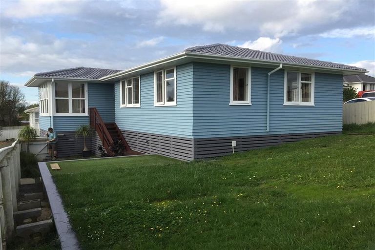 Photo of property in 1/8 Valdale Road, Henderson, Auckland, 0610