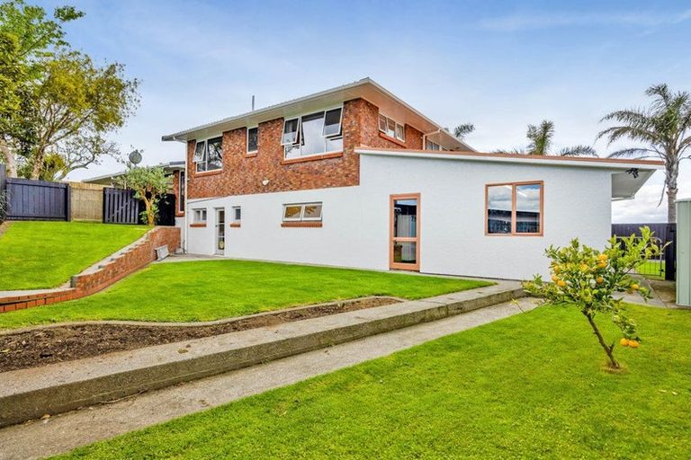 Photo of property in 12a Julian Place, Westown, New Plymouth, 4310
