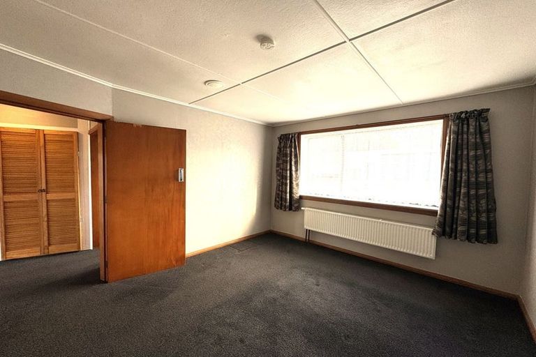 Photo of property in 17 Side Street, Clinton, 9534