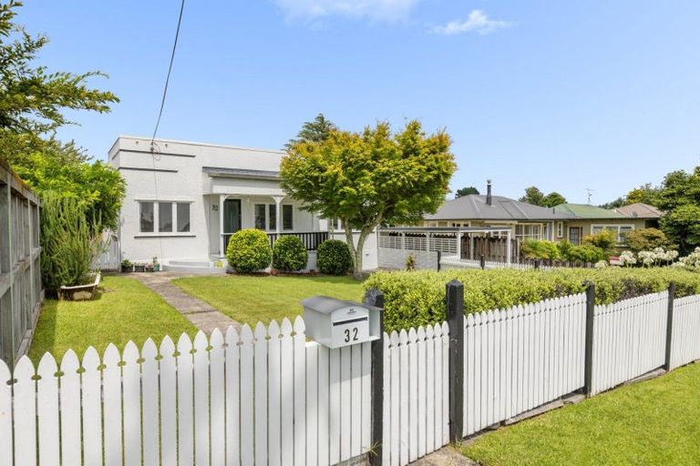 Photo of property in 32 Bellevue Road, Brookfield, Tauranga, 3110