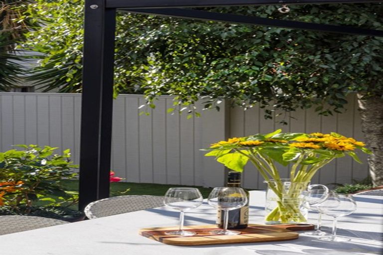 Photo of property in 2/12 Waller Avenue, Bucklands Beach, Auckland, 2012