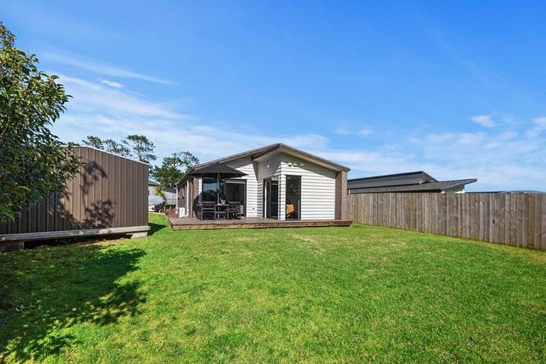 Photo of property in 18 Taupata Lane, Helensville, 0800
