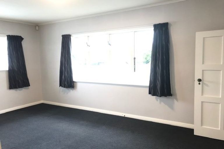 Photo of property in 179 Whites Line East, Waiwhetu, Lower Hutt, 5010
