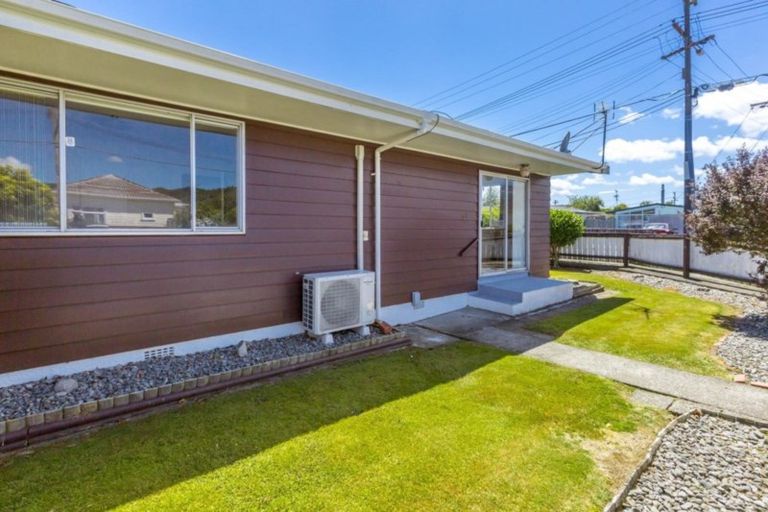 Photo of property in 67c Kowhai Avenue, Ebdentown, Upper Hutt, 5018
