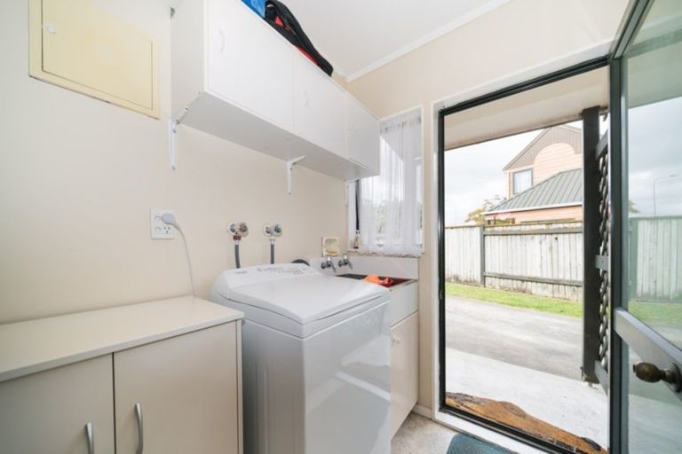 Photo of property in 27 Charles Cross Street, Longburn, Palmerston North, 4412