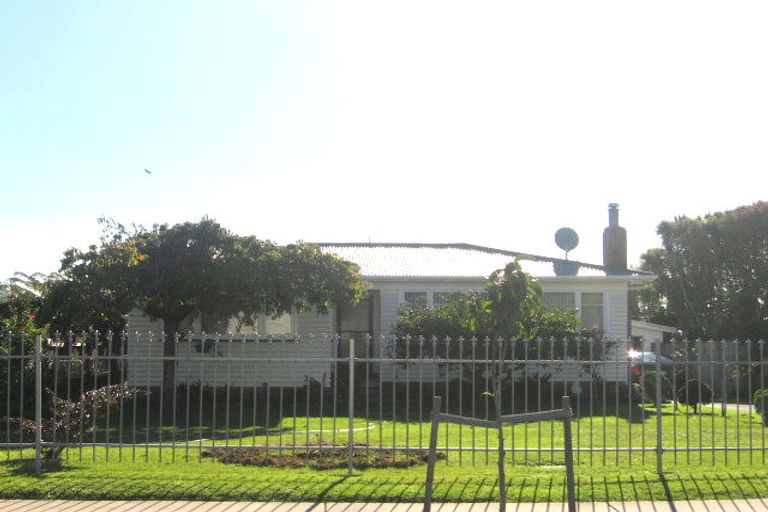 Photo of property in 35 Mclean Avenue, Papatoetoe, Auckland, 2025