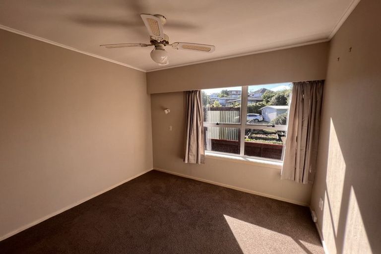 Photo of property in 86 Rosario Crescent, Red Beach, 0932