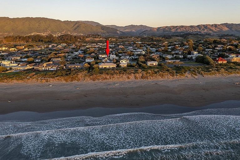 Photo of property in 113 Field Way, Waikanae Beach, Waikanae, 5036