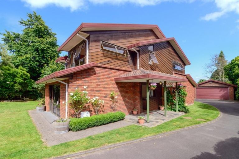 Photo of property in 4 Blackmore Drive, Lynmore, Rotorua, 3010