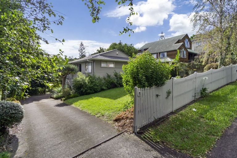 Photo of property in 1 Cranston Street, Torbay, Auckland, 0632