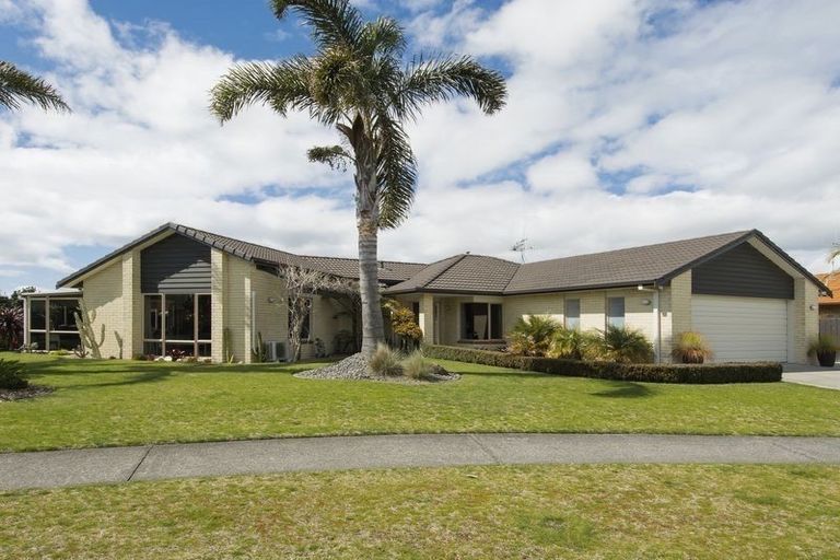 Photo of property in 1 Mcleod Place, Papamoa Beach, Papamoa, 3118