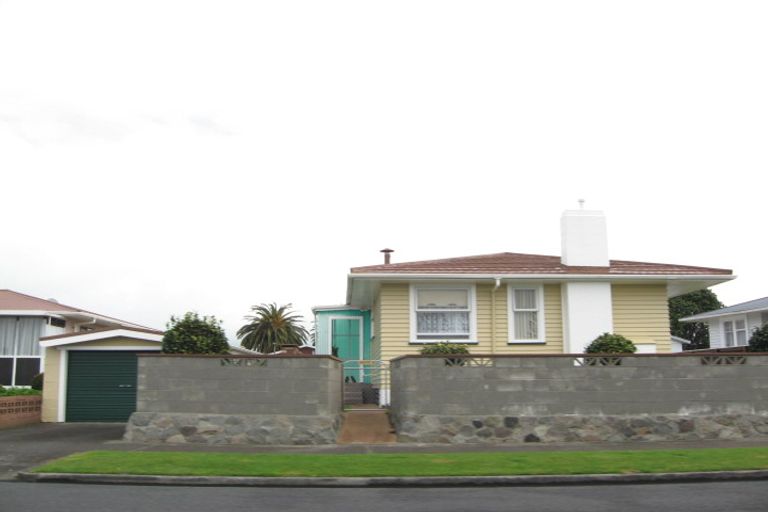 Photo of property in 19 Hume Street, Waitara, 4320