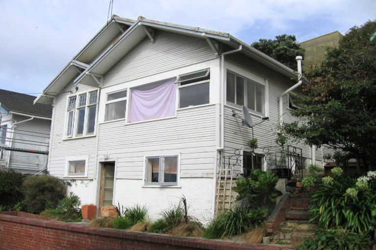 Photo of property in 32 Milne Terrace, Island Bay, Wellington, 6023