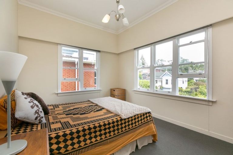 Photo of property in 5 Pendarves Street, New Plymouth, 4310