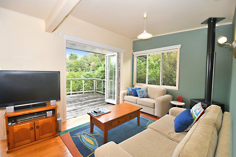 Photo of property in 14 Hillside Crescent, Leigh, 0985